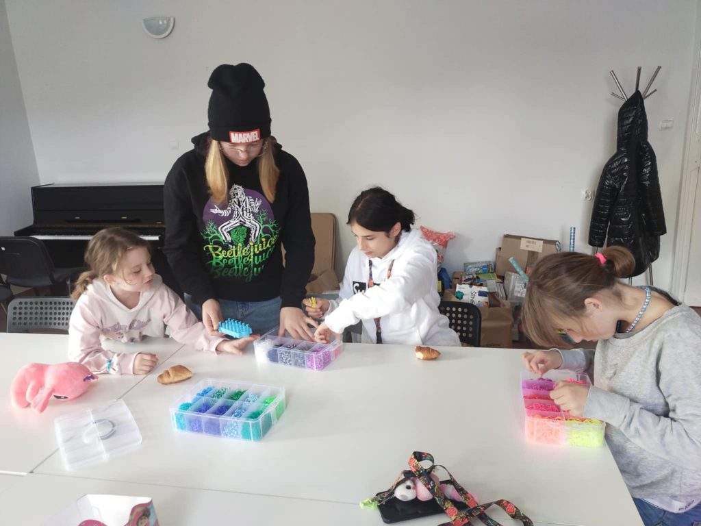 młodziez w swietlicy