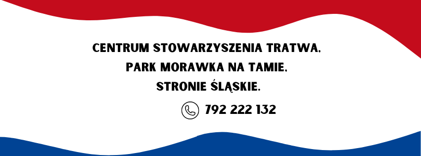 Plakat informujący o godzinach otwarcia centrum park Morawka na Tamie