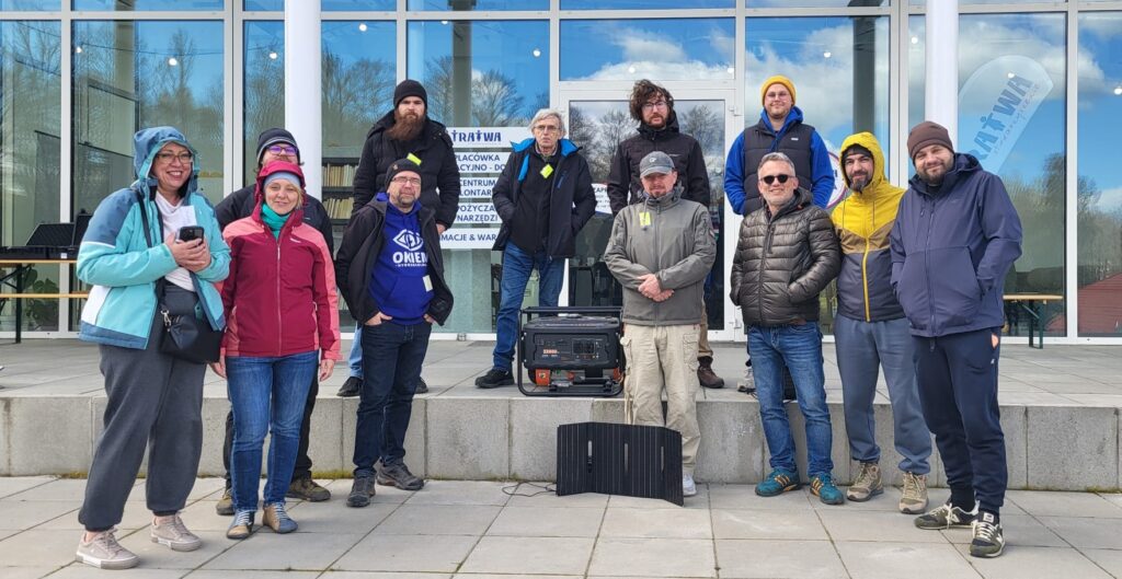 grupa ludzi podczas warsztatów